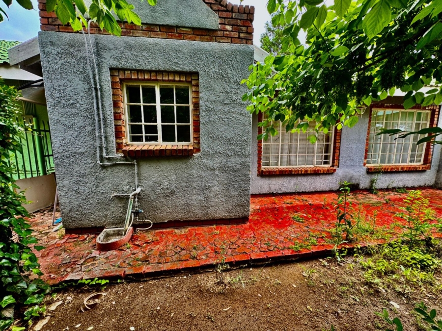 6 Bedroom Property for Sale in Dassie Rand North West